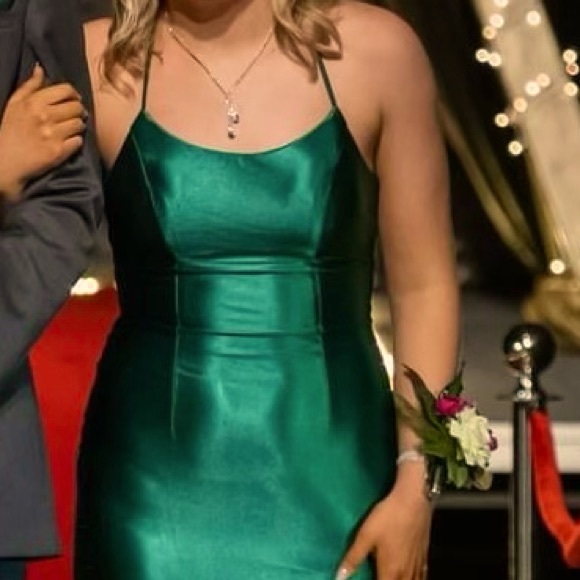 Faviana Glamour formal dress size 6 - Picture 3 of 9